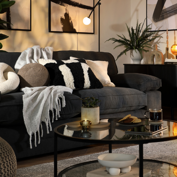 What Colours Go With A Black Sofa?
